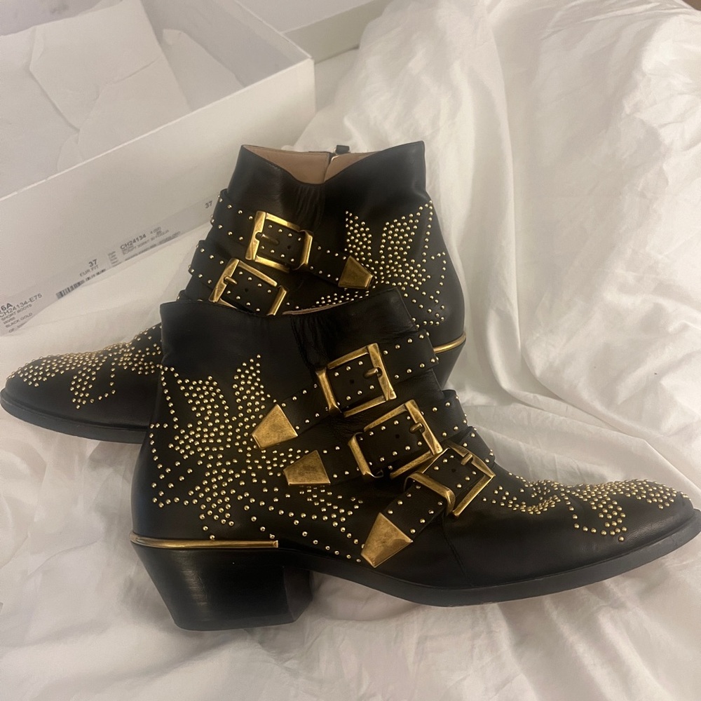 Chloe Susanna Short Black Boot Gold Studs Size 37 EUR FIT